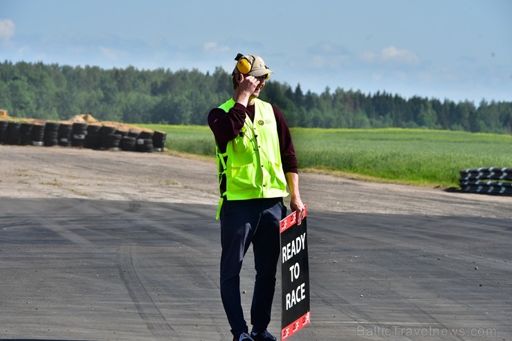 Rallijkrosa čempionāta 2. posms Salas novada Biržos pulcēja lielu skaitu sportistu un atbalstītāju, garantējot īpašu autosporta piepildītu brīvdienu Rallijkrosa čempionāta 2. posms Salas novada Biržos pulcēja lielu skaitu sportistu un atbalstītāju, garantējot īpašu autosporta piepildītu brīvdienu 257050