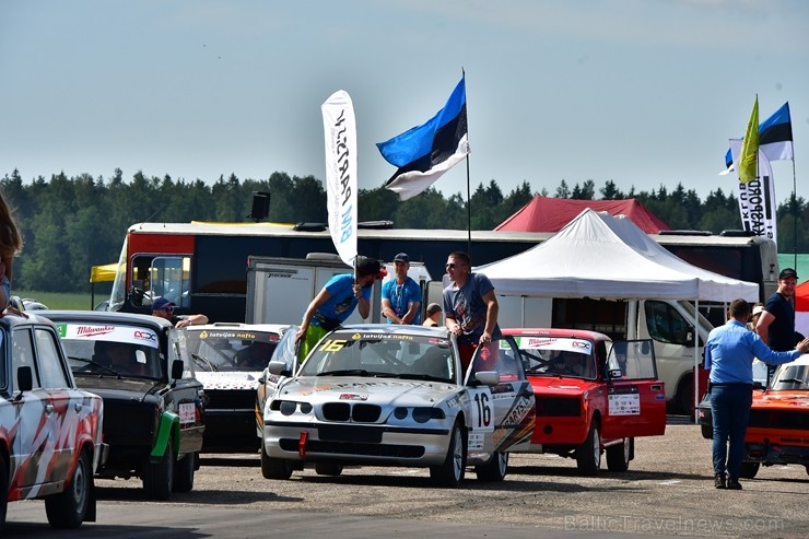 Rallijkrosa čempionāta 2. posms Salas novada Biržos pulcēja lielu skaitu sportistu un atbalstītāju, garantējot īpašu autosporta piepildītu brīvdienu Rallijkrosa čempionāta 2. posms Salas novada Biržos pulcēja lielu skaitu sportistu un atbalstītāju, garantējot īpašu autosporta piepildītu brīvdienu 257053