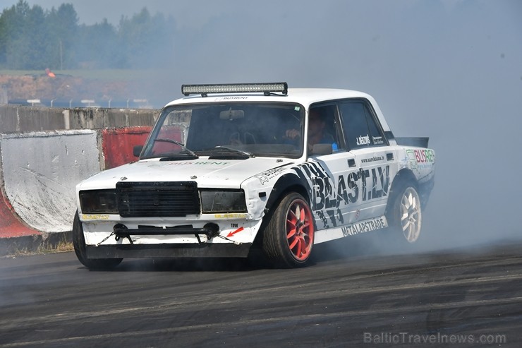 Rallijkrosa čempionāta 2. posms Salas novada Biržos pulcēja lielu skaitu sportistu un atbalstītāju, garantējot īpašu autosporta piepildītu brīvdienu Rallijkrosa čempionāta 2. posms Salas novada Biržos pulcēja lielu skaitu sportistu un atbalstītāju, garantējot īpašu autosporta piepildītu brīvdienu 257054