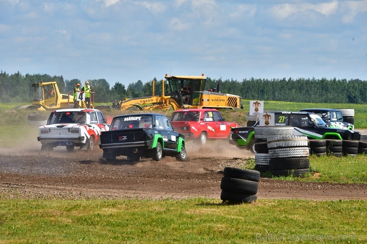 Rallijkrosa čempionāta 2. posms Salas novada Biržos pulcēja lielu skaitu sportistu un atbalstītāju, garantējot īpašu autosporta piepildītu brīvdienu Rallijkrosa čempionāta 2. posms Salas novada Biržos pulcēja lielu skaitu sportistu un atbalstītāju, garantējot īpašu autosporta piepildītu brīvdienu 257056