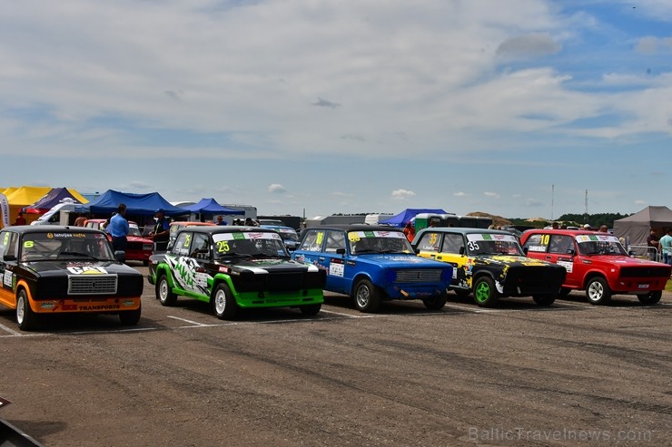 Rallijkrosa čempionāta 2. posms Salas novada Biržos pulcēja lielu skaitu sportistu un atbalstītāju, garantējot īpašu autosporta piepildītu brīvdienu Rallijkrosa čempionāta 2. posms Salas novada Biržos pulcēja lielu skaitu sportistu un atbalstītāju, garantējot īpašu autosporta piepildītu brīvdienu 257059