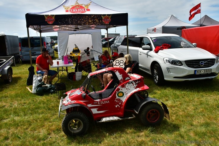 Rallijkrosa čempionāta 2. posms Salas novada Biržos pulcēja lielu skaitu sportistu un atbalstītāju, garantējot īpašu autosporta piepildītu brīvdienu Rallijkrosa čempionāta 2. posms Salas novada Biržos pulcēja lielu skaitu sportistu un atbalstītāju, garantējot īpašu autosporta piepildītu brīvdienu 257061