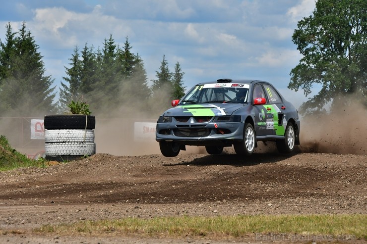 Rallijkrosa čempionāta 2. posms Salas novada Biržos pulcēja lielu skaitu sportistu un atbalstītāju, garantējot īpašu autosporta piepildītu brīvdienu Rallijkrosa čempionāta 2. posms Salas novada Biržos pulcēja lielu skaitu sportistu un atbalstītāju, garantējot īpašu autosporta piepildītu brīvdienu 257063