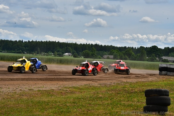 Rallijkrosa čempionāta 2. posms Salas novada Biržos pulcēja lielu skaitu sportistu un atbalstītāju, garantējot īpašu autosporta piepildītu brīvdienu Rallijkrosa čempionāta 2. posms Salas novada Biržos pulcēja lielu skaitu sportistu un atbalstītāju, garantējot īpašu autosporta piepildītu brīvdienu 257064