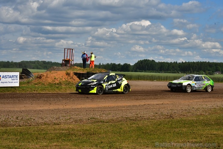 Rallijkrosa čempionāta 2. posms Salas novada Biržos pulcēja lielu skaitu sportistu un atbalstītāju, garantējot īpašu autosporta piepildītu brīvdienu Rallijkrosa čempionāta 2. posms Salas novada Biržos pulcēja lielu skaitu sportistu un atbalstītāju, garantējot īpašu autosporta piepildītu brīvdienu 257074