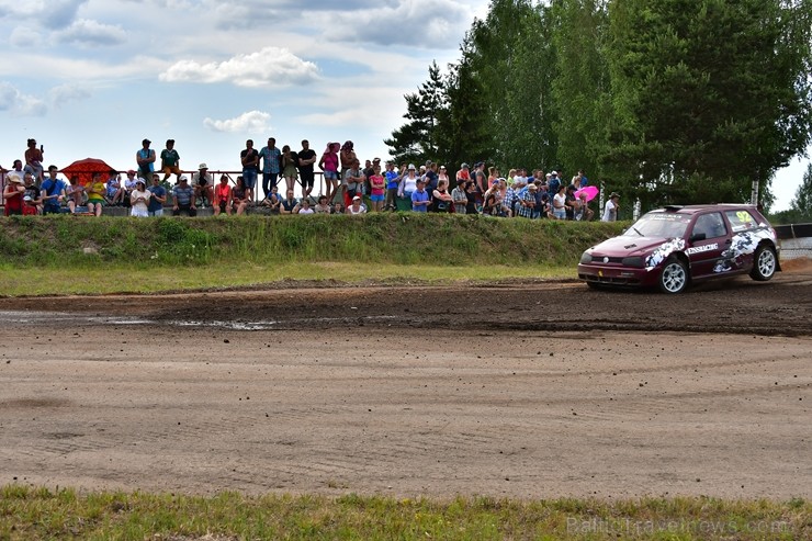 Rallijkrosa čempionāta 2. posms Salas novada Biržos pulcēja lielu skaitu sportistu un atbalstītāju, garantējot īpašu autosporta piepildītu brīvdienu Rallijkrosa čempionāta 2. posms Salas novada Biržos pulcēja lielu skaitu sportistu un atbalstītāju, garantējot īpašu autosporta piepildītu brīvdienu 257078