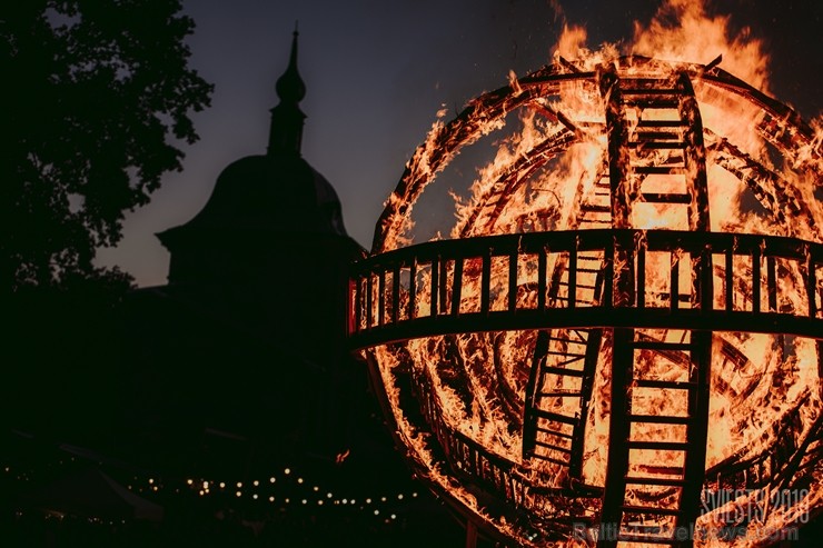 Brangi jo brangi Valmiermuižas parkā aizvadīts etnofestivāls SVIESTS 2019, kurā uzstājās pasaulē atzīti pašmāju mākslinieki Brangi jo brangi Valmiermuižas parkā aizvadīts etnofestivāls SVIESTS 2019, kurā uzstājās pasaulē atzīti pašmāju mākslinieki 257210