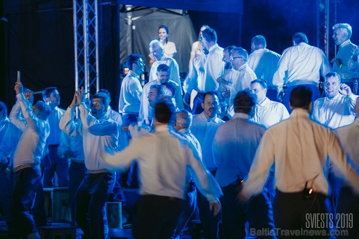Brangi jo brangi Valmiermuižas parkā aizvadīts etnofestivāls SVIESTS 2019, kurā uzstājās pasaulē atzīti pašmāju mākslinieki Brangi jo brangi Valmiermuižas parkā aizvadīts etnofestivāls SVIESTS 2019, kurā uzstājās pasaulē atzīti pašmāju mākslinieki 257217