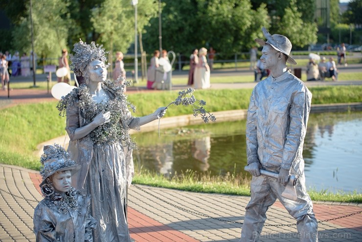 Rēzeknē15. jūnijā rīkoja Martas balli, kas veltīta Latgales novadniecei Martai Skavronskai, kurai liktenis bija lēmis kļūt par cara Pētera I sievu un Rēzeknē15. jūnijā rīkoja Martas balli, kas veltīta Latgales novadniecei Martai Skavronskai, kurai liktenis bija lēmis kļūt par cara Pētera I sievu un 257235