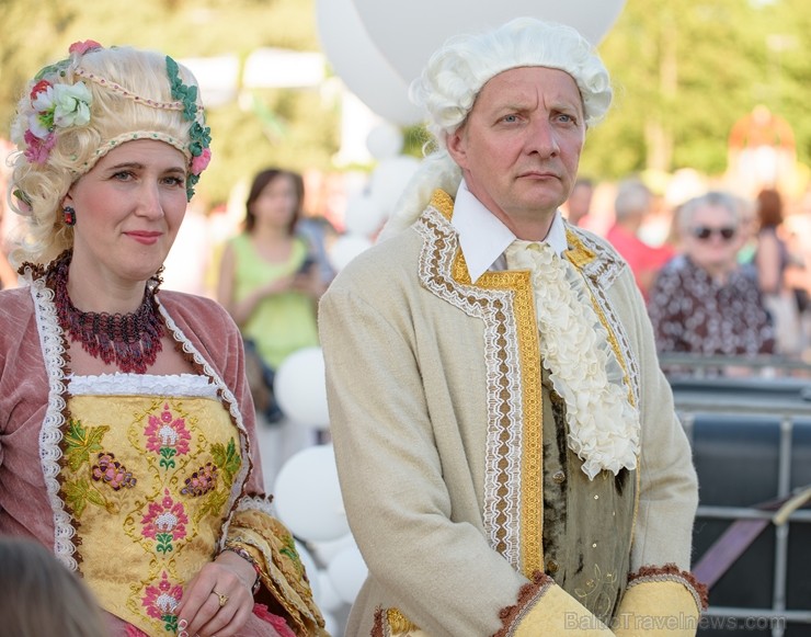Rēzeknē15. jūnijā rīkoja Martas balli, kas veltīta Latgales novadniecei Martai Skavronskai, kurai liktenis bija lēmis kļūt par cara Pētera I sievu un Rēzeknē15. jūnijā rīkoja Martas balli, kas veltīta Latgales novadniecei Martai Skavronskai, kurai liktenis bija lēmis kļūt par cara Pētera I sievu un 257239