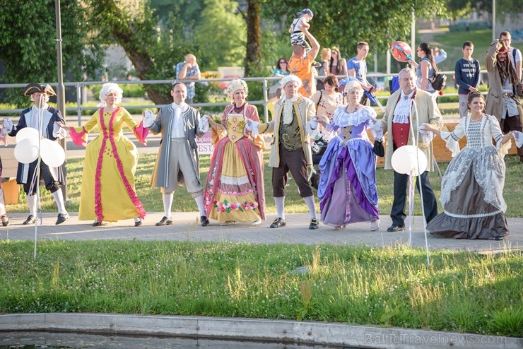 Rēzeknē15. jūnijā rīkoja Martas balli, kas veltīta Latgales novadniecei Martai Skavronskai, kurai liktenis bija lēmis kļūt par cara Pētera I sievu un Rēzeknē15. jūnijā rīkoja Martas balli, kas veltīta Latgales novadniecei Martai Skavronskai, kurai liktenis bija lēmis kļūt par cara Pētera I sievu un 257247