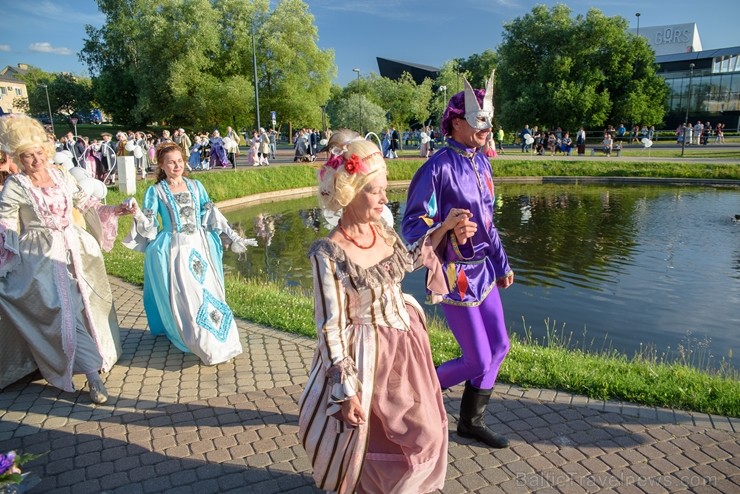 Rēzeknē15. jūnijā rīkoja Martas balli, kas veltīta Latgales novadniecei Martai Skavronskai, kurai liktenis bija lēmis kļūt par cara Pētera I sievu un Rēzeknē15. jūnijā rīkoja Martas balli, kas veltīta Latgales novadniecei Martai Skavronskai, kurai liktenis bija lēmis kļūt par cara Pētera I sievu un 257251