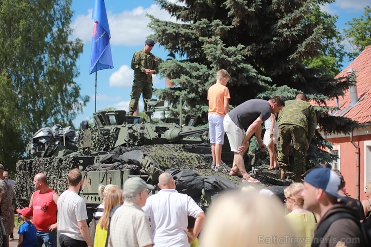 Cēsīs ar plašu pasākumu programmu 22.06.2019 svinēja Latvijas Uzvaras dienu, atceroties Cēsu kauju notikumus pirms 100 gadiem Cēsīs ar plašu pasākumu programmu 22.06.2019 svinēja Latvijas Uzvaras dienu, atceroties Cēsu kauju notikumus pirms 100 gadiem 257525