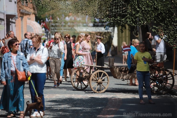 Cēsīs ar plašu pasākumu programmu 22.06.2019 svinēja Latvijas Uzvaras dienu, atceroties Cēsu kauju notikumus pirms 100 gadiem Cēsīs ar plašu pasākumu programmu 22.06.2019 svinēja Latvijas Uzvaras dienu, atceroties Cēsu kauju notikumus pirms 100 gadiem 257549