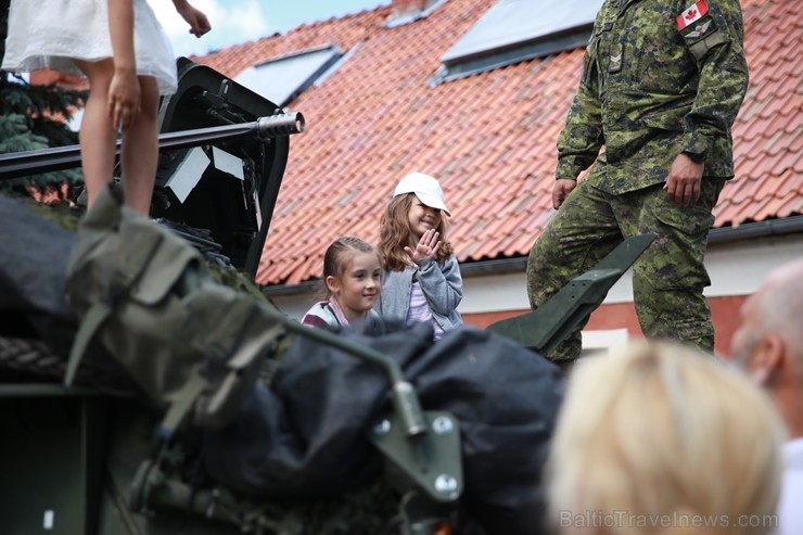 Cēsīs ar plašu pasākumu programmu 22.06.2019 svinēja Latvijas Uzvaras dienu, atceroties Cēsu kauju notikumus pirms 100 gadiem Cēsīs ar plašu pasākumu programmu 22.06.2019 svinēja Latvijas Uzvaras dienu, atceroties Cēsu kauju notikumus pirms 100 gadiem 257554