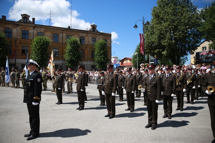 Pirms 100 gadiem Latvijas valsts pastāvēšana tika izcīnīta Neatkarības kara laikā, kad Ziemeļlatvijas frontes līnijā latviešu un igauņu karaspēki pie Pirms 100 gadiem Latvijas valsts pastāvēšana tika izcīnīta Neatkarības kara laikā, kad Ziemeļlatvijas frontes līnijā latviešu un igauņu karaspēki pie 257587