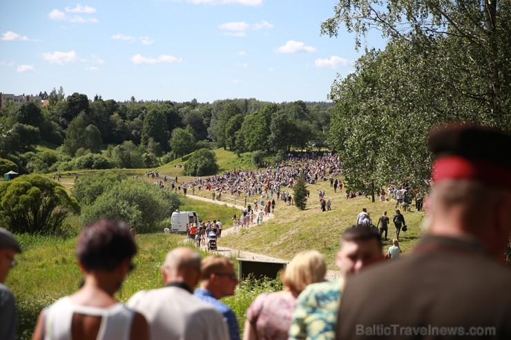 Kaujā Cēsīs piedalījās vairāk nekā 200 rekonstruktori no Latvijas, Igaunijas, Lietuvas, Polijas un Krievijas, cīņu meistari un Latvijas Nacionālās aiz Kaujā Cēsīs piedalījās vairāk nekā 200 rekonstruktori no Latvijas, Igaunijas, Lietuvas, Polijas un Krievijas, cīņu meistari un Latvijas Nacionālās aiz 257808
