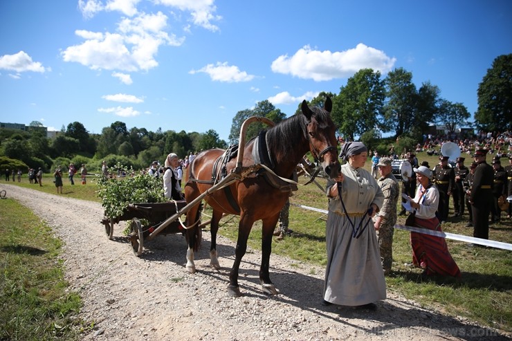 Kaujā Cēsīs piedalījās vairāk nekā 200 rekonstruktori no Latvijas, Igaunijas, Lietuvas, Polijas un Krievijas, cīņu meistari un Latvijas Nacionālās aiz Kaujā Cēsīs piedalījās vairāk nekā 200 rekonstruktori no Latvijas, Igaunijas, Lietuvas, Polijas un Krievijas, cīņu meistari un Latvijas Nacionālās aiz 257810