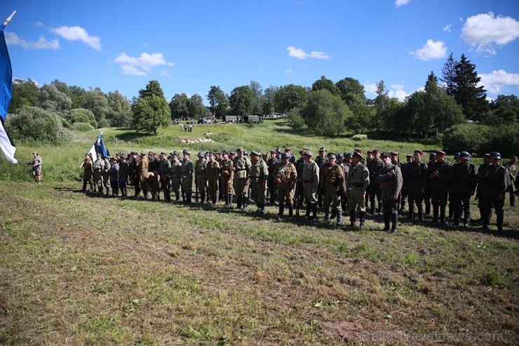 Kaujā Cēsīs piedalījās vairāk nekā 200 rekonstruktori no Latvijas, Igaunijas, Lietuvas, Polijas un Krievijas, cīņu meistari un Latvijas Nacionālās aiz Kaujā Cēsīs piedalījās vairāk nekā 200 rekonstruktori no Latvijas, Igaunijas, Lietuvas, Polijas un Krievijas, cīņu meistari un Latvijas Nacionālās aiz 257813
