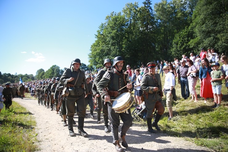 Kaujā Cēsīs piedalījās vairāk nekā 200 rekonstruktori no Latvijas, Igaunijas, Lietuvas, Polijas un Krievijas, cīņu meistari un Latvijas Nacionālās aiz Kaujā Cēsīs piedalījās vairāk nekā 200 rekonstruktori no Latvijas, Igaunijas, Lietuvas, Polijas un Krievijas, cīņu meistari un Latvijas Nacionālās aiz 257814