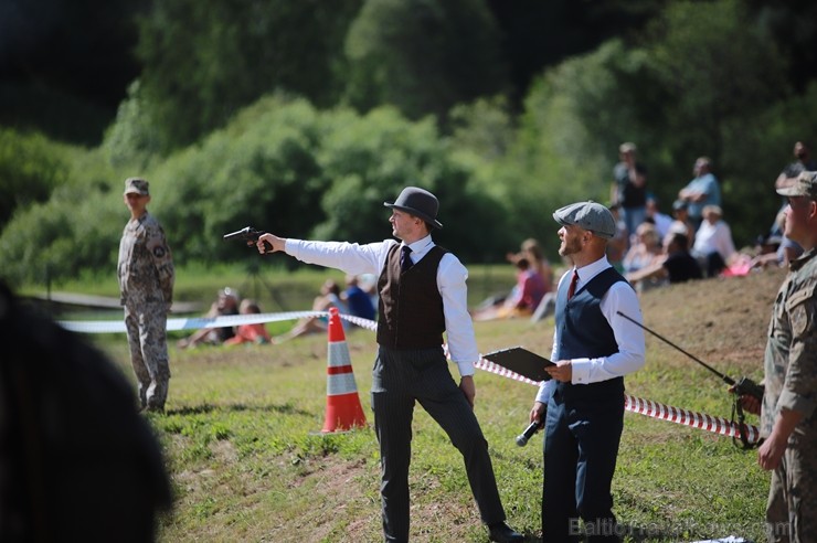 Kaujā Cēsīs piedalījās vairāk nekā 200 rekonstruktori no Latvijas, Igaunijas, Lietuvas, Polijas un Krievijas, cīņu meistari un Latvijas Nacionālās aiz Kaujā Cēsīs piedalījās vairāk nekā 200 rekonstruktori no Latvijas, Igaunijas, Lietuvas, Polijas un Krievijas, cīņu meistari un Latvijas Nacionālās aiz 257819