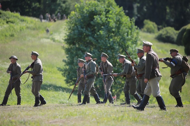 Kaujā Cēsīs piedalījās vairāk nekā 200 rekonstruktori no Latvijas, Igaunijas, Lietuvas, Polijas un Krievijas, cīņu meistari un Latvijas Nacionālās aiz Kaujā Cēsīs piedalījās vairāk nekā 200 rekonstruktori no Latvijas, Igaunijas, Lietuvas, Polijas un Krievijas, cīņu meistari un Latvijas Nacionālās aiz 257832
