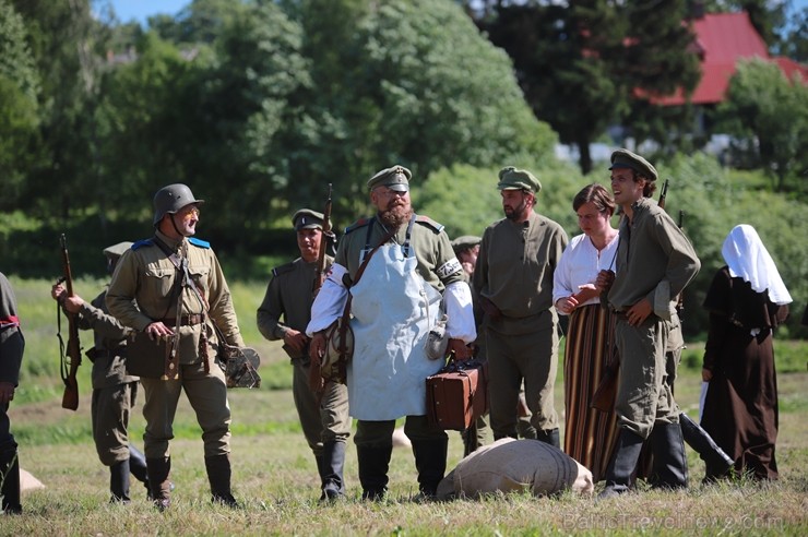 Kaujā Cēsīs piedalījās vairāk nekā 200 rekonstruktori no Latvijas, Igaunijas, Lietuvas, Polijas un Krievijas, cīņu meistari un Latvijas Nacionālās aiz Kaujā Cēsīs piedalījās vairāk nekā 200 rekonstruktori no Latvijas, Igaunijas, Lietuvas, Polijas un Krievijas, cīņu meistari un Latvijas Nacionālās aiz 257851