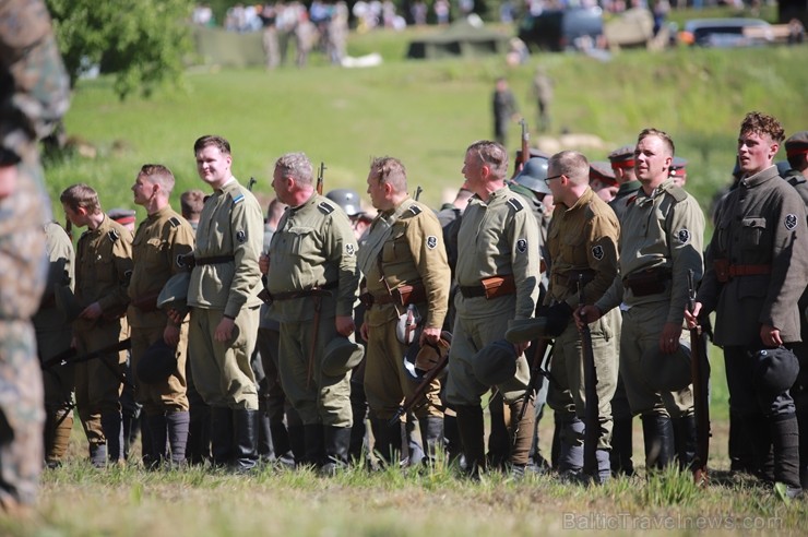 Kaujā Cēsīs piedalījās vairāk nekā 200 rekonstruktori no Latvijas, Igaunijas, Lietuvas, Polijas un Krievijas, cīņu meistari un Latvijas Nacionālās aiz Kaujā Cēsīs piedalījās vairāk nekā 200 rekonstruktori no Latvijas, Igaunijas, Lietuvas, Polijas un Krievijas, cīņu meistari un Latvijas Nacionālās aiz 257852