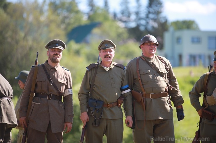Kaujā Cēsīs piedalījās vairāk nekā 200 rekonstruktori no Latvijas, Igaunijas, Lietuvas, Polijas un Krievijas, cīņu meistari un Latvijas Nacionālās aiz Kaujā Cēsīs piedalījās vairāk nekā 200 rekonstruktori no Latvijas, Igaunijas, Lietuvas, Polijas un Krievijas, cīņu meistari un Latvijas Nacionālās aiz 257853