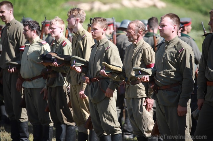 Kaujā Cēsīs piedalījās vairāk nekā 200 rekonstruktori no Latvijas, Igaunijas, Lietuvas, Polijas un Krievijas, cīņu meistari un Latvijas Nacionālās aiz Kaujā Cēsīs piedalījās vairāk nekā 200 rekonstruktori no Latvijas, Igaunijas, Lietuvas, Polijas un Krievijas, cīņu meistari un Latvijas Nacionālās aiz 257854