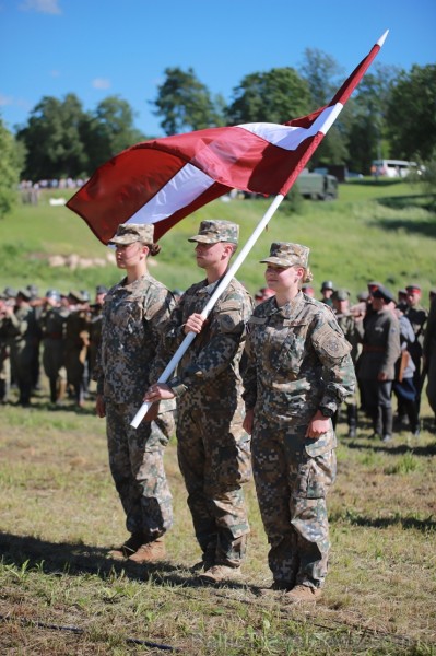 Kaujā Cēsīs piedalījās vairāk nekā 200 rekonstruktori no Latvijas, Igaunijas, Lietuvas, Polijas un Krievijas, cīņu meistari un Latvijas Nacionālās aiz Kaujā Cēsīs piedalījās vairāk nekā 200 rekonstruktori no Latvijas, Igaunijas, Lietuvas, Polijas un Krievijas, cīņu meistari un Latvijas Nacionālās aiz 257856