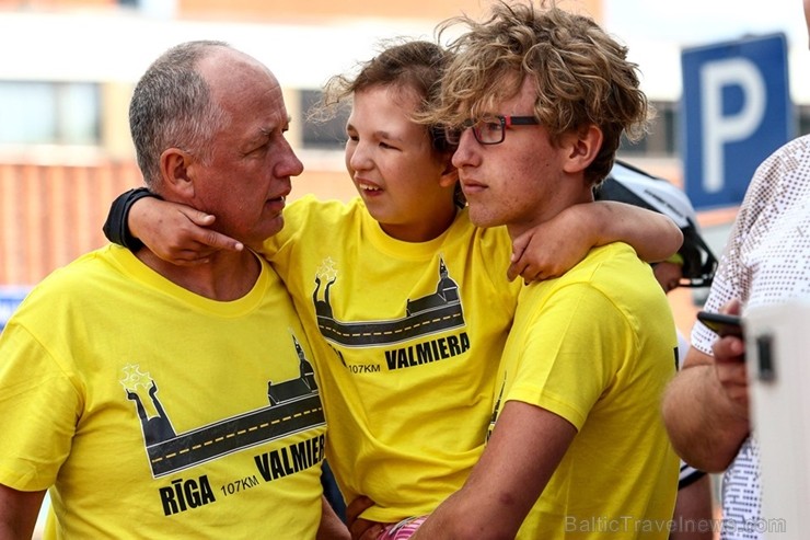 Vēsturiskais 107 km skrējiensoļojums Rīga - Valmiera šogad atzīmē 30 gadu jubileju. Pirmais skrējiens norisinājās 1989. gadā - trīs dienas pēc leģendā Vēsturiskais 107 km skrējiensoļojums Rīga - Valmiera šogad atzīmē 30 gadu jubileju. Pirmais skrējiens norisinājās 1989. gadā - trīs dienas pēc leģendā 257903