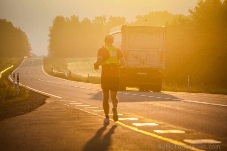 Vēsturiskais 107 km skrējiensoļojums Rīga - Valmiera šogad atzīmē 30 gadu jubileju. Pirmais skrējiens norisinājās 1989. gadā - trīs dienas pēc leģendā 257916