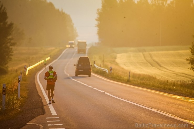 Vēsturiskais 107 km skrējiensoļojums Rīga - Valmiera šogad atzīmē 30 gadu jubileju. Pirmais skrējiens norisinājās 1989. gadā - trīs dienas pēc leģendā Vēsturiskais 107 km skrējiensoļojums Rīga - Valmiera šogad atzīmē 30 gadu jubileju. Pirmais skrējiens norisinājās 1989. gadā - trīs dienas pēc leģendā 257917