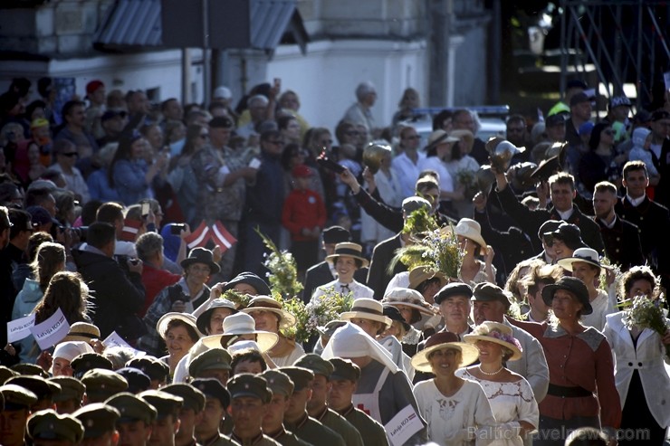 Pasākuma norises vieta Liepājā tika iekārtota precīzi un stilistiski atbilstoši 1919. gada vēsturisko fotoattēlu piemēriem Pasākuma norises vieta Liepājā tika iekārtota precīzi un stilistiski atbilstoši 1919. gada vēsturisko fotoattēlu piemēriem 258025