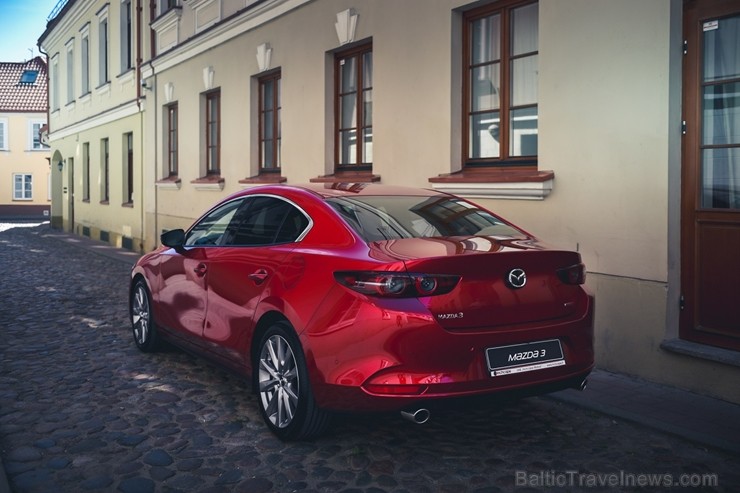 Vienam no kompaktās klases hečbekiem Mazda3 ir dvīņubrālis, kuru droši var saukt par vienu no skaistākajiem kompaktās klases sedaniem Vienam no kompaktās klases hečbekiem Mazda3 ir dvīņubrālis, kuru droši var saukt par vienu no skaistākajiem kompaktās klases sedaniem 258415