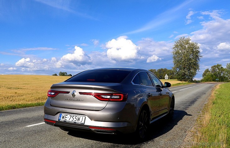 Travelnews.lv apceļo Latviju ar jauno «Renault Talisman» 259102