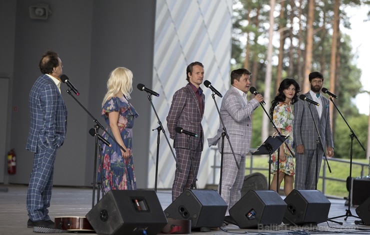 Muzikālā izrāde «Čikāgas piecīši. Leģendu atgriešanās» apceļo Latvijas pilsētas un mazpilsētas. Foto: Andris Zemels Muzikālā izrāde «Čikāgas piecīši. Leģendu atgriešanās» apceļo Latvijas pilsētas un mazpilsētas. Foto: Andris Zemels 259302