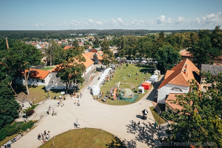 Cēsis aktīvi svin pilsētas svētkus «Cēsis 813». Foto: turisms.cesis.lv 259396