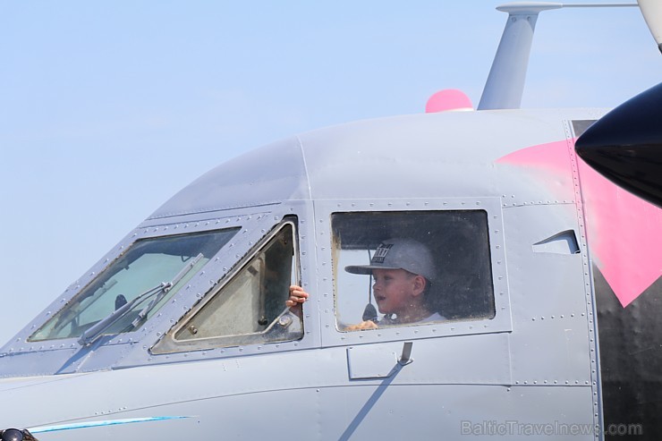 Tukumā 2019.gada 20. un 21.jūlijā kuplā skaitā pulcējas avio šova cienītāji uz «Wings Over Baltics Airshow 2019» Tukumā 2019.gada 20. un 21.jūlijā kuplā skaitā pulcējas avio šova cienītāji uz «Wings Over Baltics Airshow 2019» 259457