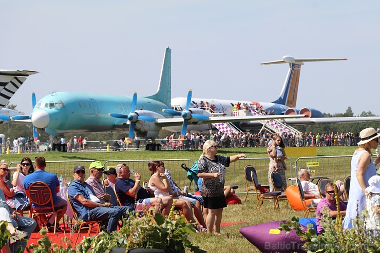 Tukumā 2019.gada 20. un 21.jūlijā kuplā skaitā pulcējas avio šova cienītāji uz «Wings Over Baltics Airshow 2019» Tukumā 2019.gada 20. un 21.jūlijā kuplā skaitā pulcējas avio šova cienītāji uz «Wings Over Baltics Airshow 2019» 259488