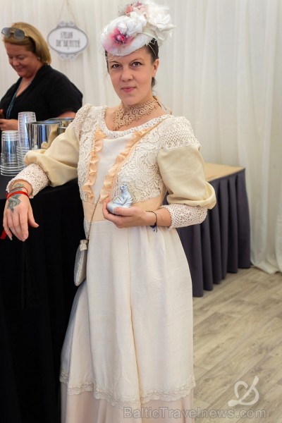 Šerloka Holmsa dzimšanas diena ir ikgadējs kostīmfestivāls ar krāšņu gājienu un dažādiem tematiskiem pasākumiem, kas pulcē lielu skaitu Holmsa stāstu  259708