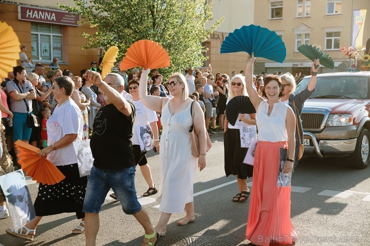 Valmierā nosvinēta pilsētas 736. Dzimšanas diena ar tradicionālām un jaunām aktivitātēm, kas iepriecinājušas ikvienu svētku dalībnieku Valmierā nosvinēta pilsētas 736. Dzimšanas diena ar tradicionālām un jaunām aktivitātēm, kas iepriecinājušas ikvienu svētku dalībnieku 260132