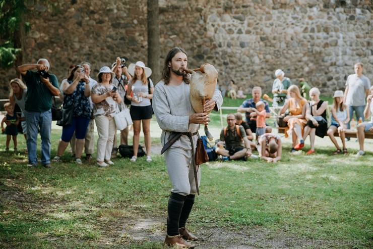 Valmierā nosvinēta pilsētas 736. Dzimšanas diena ar tradicionālām un jaunām aktivitātēm, kas iepriecinājušas ikvienu svētku dalībnieku Valmierā nosvinēta pilsētas 736. Dzimšanas diena ar tradicionālām un jaunām aktivitātēm, kas iepriecinājušas ikvienu svētku dalībnieku 260171