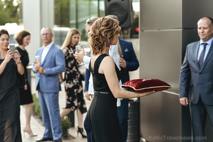 Ar ekskluzīvu auto prezentāciju Jaguar Land Rover zīmolu pārstāvis Inchcape Motors atklāj Baltijā lielāko Jaguar Land Rover autocentru Ar ekskluzīvu auto prezentāciju Jaguar Land Rover zīmolu pārstāvis Inchcape Motors atklāj Baltijā lielāko Jaguar Land Rover autocentru 260547