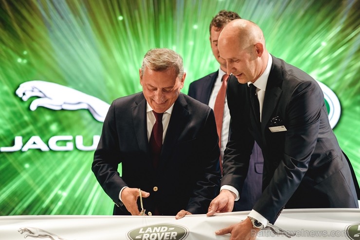 Ar ekskluzīvu auto prezentāciju Jaguar Land Rover zīmolu pārstāvis Inchcape Motors atklāj Baltijā lielāko Jaguar Land Rover autocentru Ar ekskluzīvu auto prezentāciju Jaguar Land Rover zīmolu pārstāvis Inchcape Motors atklāj Baltijā lielāko Jaguar Land Rover autocentru 260549