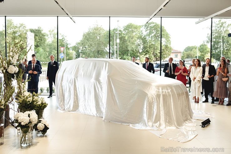 Ar ekskluzīvu auto prezentāciju Jaguar Land Rover zīmolu pārstāvis Inchcape Motors atklāj Baltijā lielāko Jaguar Land Rover autocentru Ar ekskluzīvu auto prezentāciju Jaguar Land Rover zīmolu pārstāvis Inchcape Motors atklāj Baltijā lielāko Jaguar Land Rover autocentru 260551