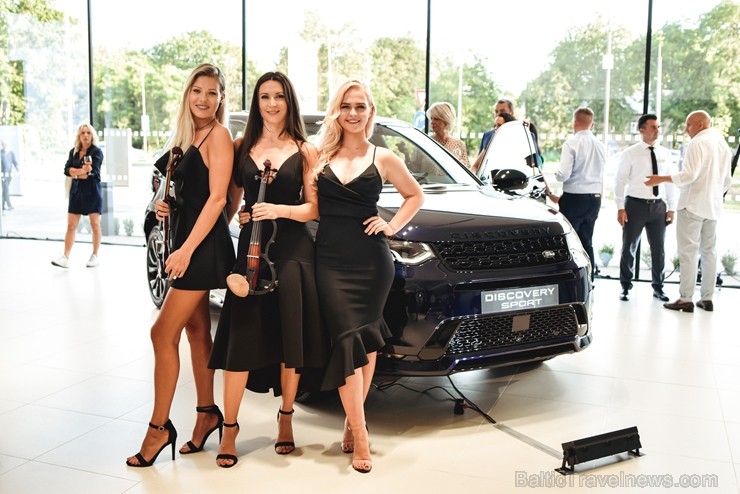 Ar ekskluzīvu auto prezentāciju Jaguar Land Rover zīmolu pārstāvis Inchcape Motors atklāj Baltijā lielāko Jaguar Land Rover autocentru Ar ekskluzīvu auto prezentāciju Jaguar Land Rover zīmolu pārstāvis Inchcape Motors atklāj Baltijā lielāko Jaguar Land Rover autocentru 260556