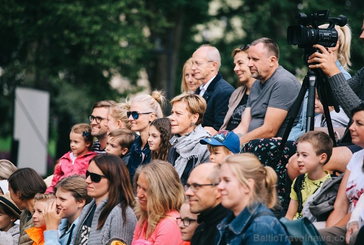 Ar deviņām izrādēm, izzinošām aktivitātēm un devīzi Ar deviņām izrādēm, izzinošām aktivitātēm un devīzi