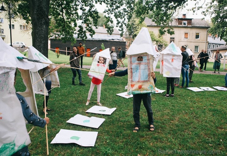 Ar deviņām izrādēm, izzinošām aktivitātēm un devīzi Ar deviņām izrādēm, izzinošām aktivitātēm un devīzi